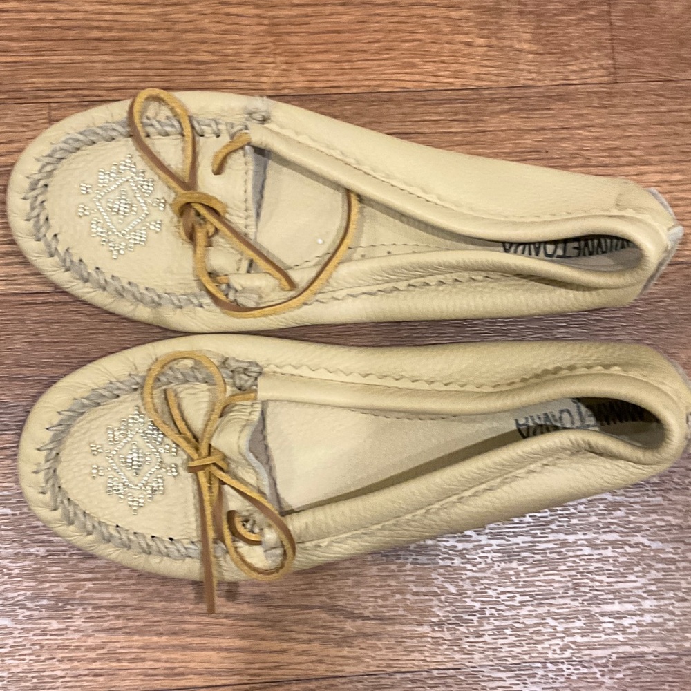 Minnetonka Women's Tan Moccasins with Beaded Detail